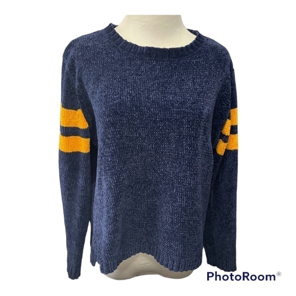 ❄️ Vintage Trendy Threads collegiate sweater